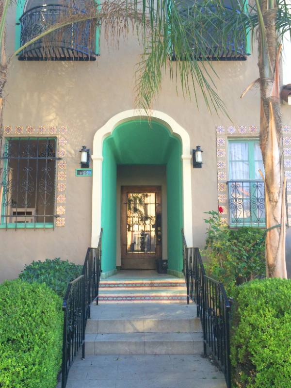 Apartment for rent at 655 S Dunsmuir Ave #103, Los Angeles, CA 90036