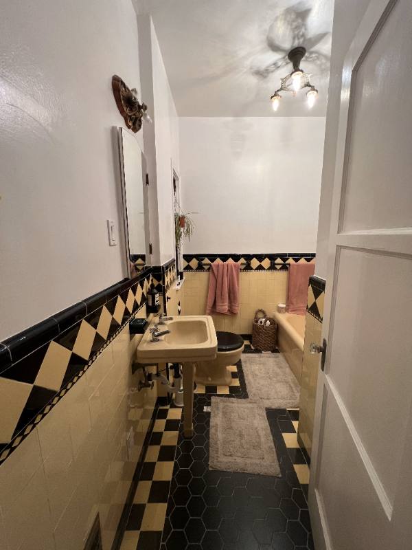 Apartment for rent at 655 S Dunsmuir Ave #103, Los Angeles, CA 90036