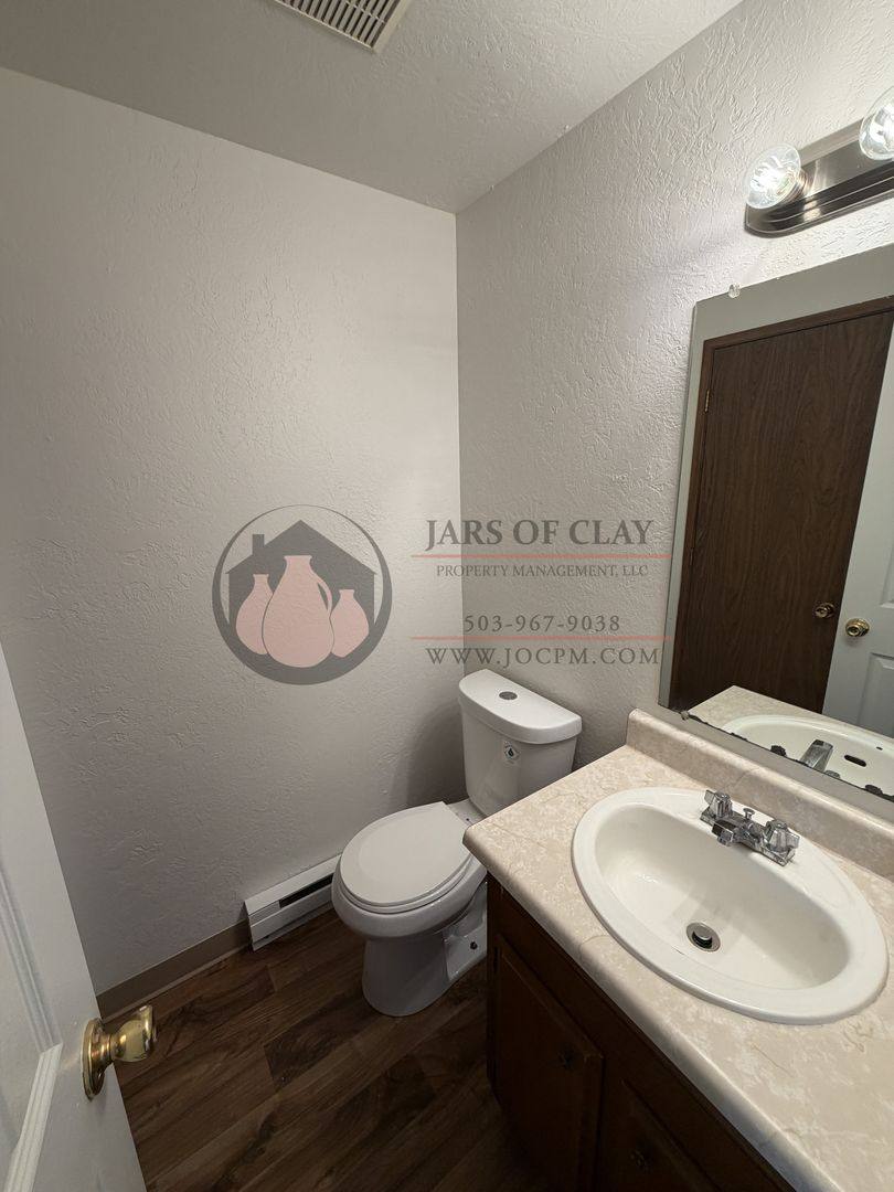 Townhouse for rent at 3071 D St NE, Salem, OR 97301