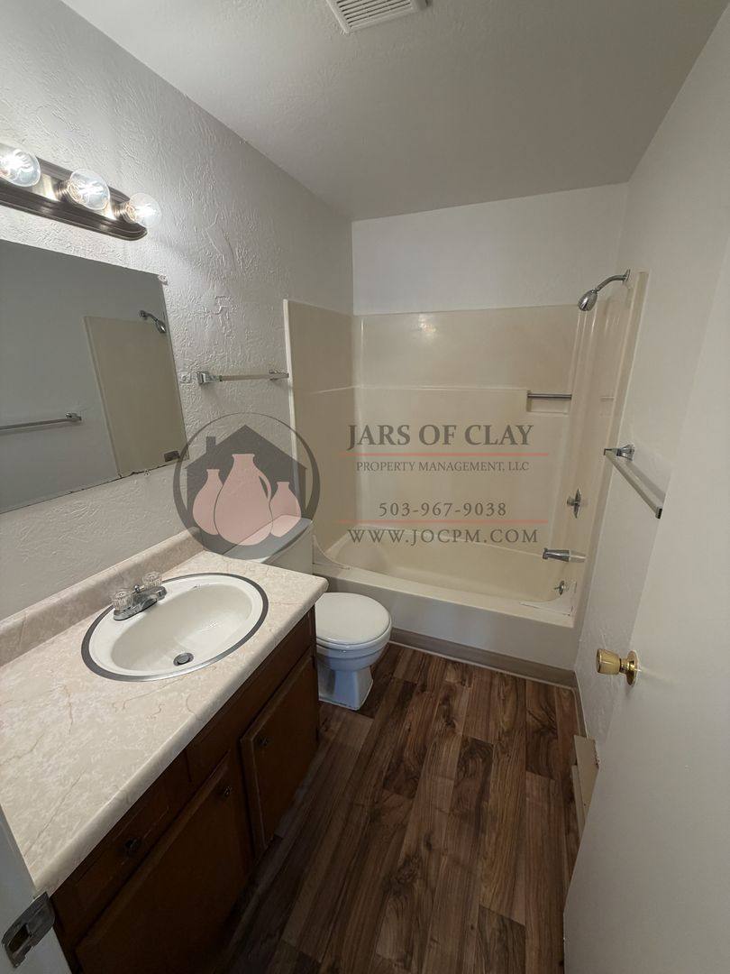 Townhouse for rent at 3071 D St NE, Salem, OR 97301