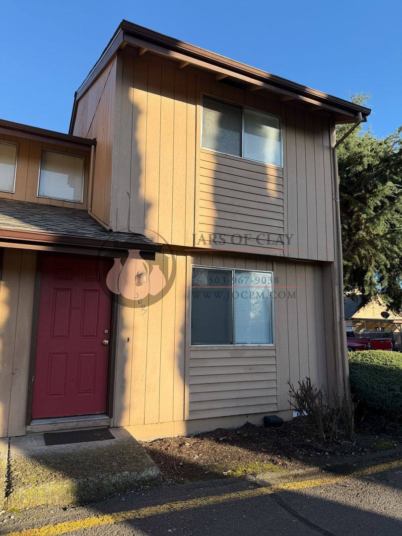 Townhouse for rent at 3071 D St NE, Salem, OR 97301