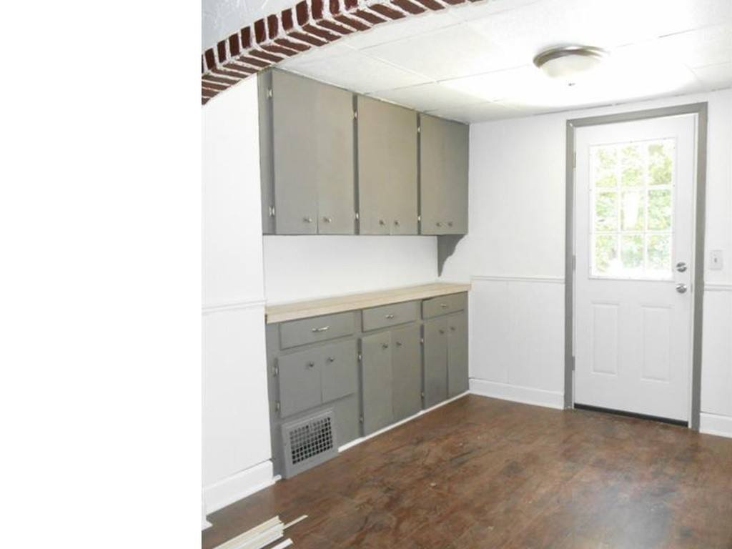 Apartment for rent at 500-502 Delmar Ave, Akron, OH 44310