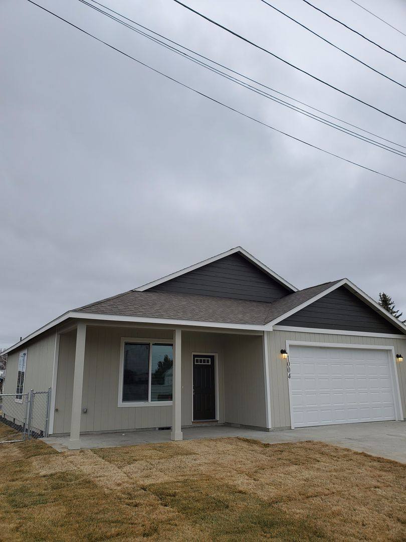House for rent at 1004 W Kristine St, Moses Lake, WA 98837