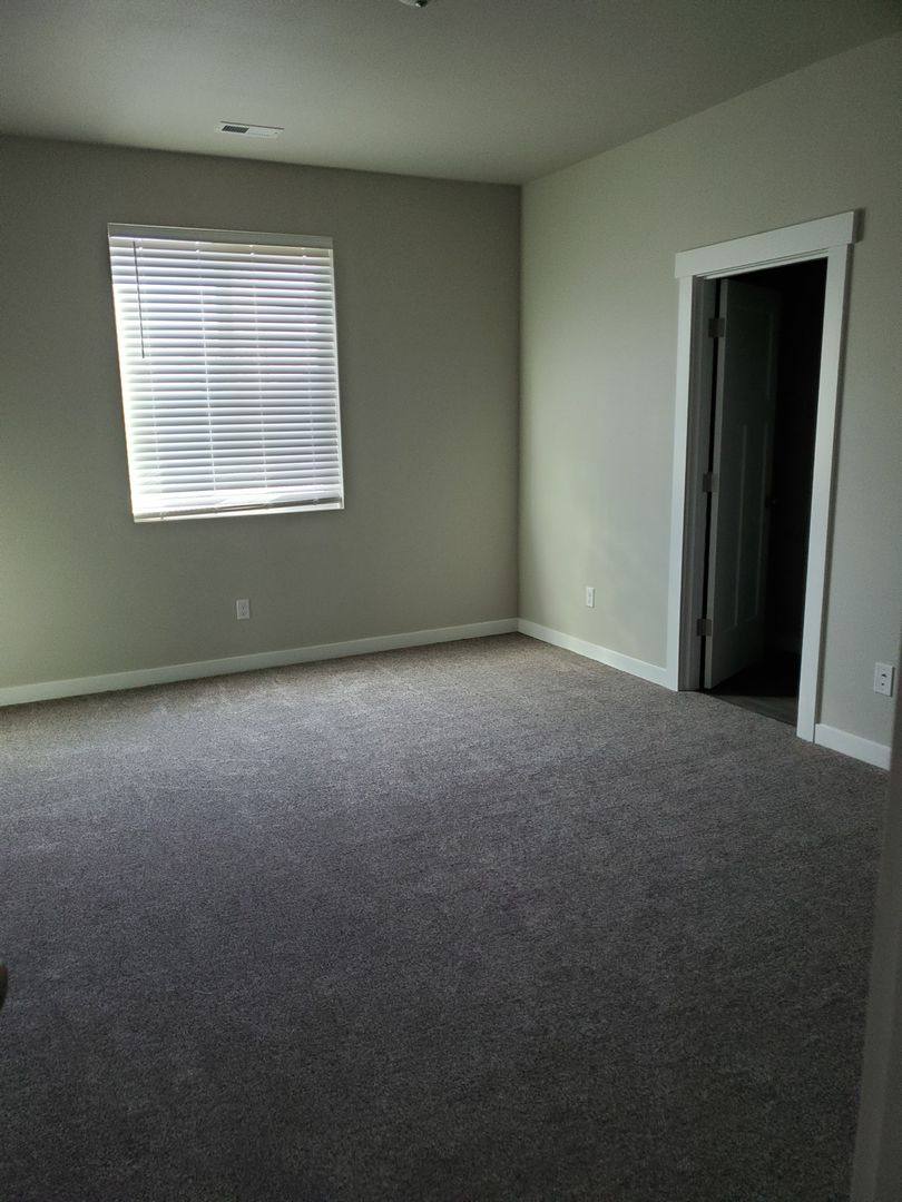 House for rent at 1004 W Kristine St, Moses Lake, WA 98837