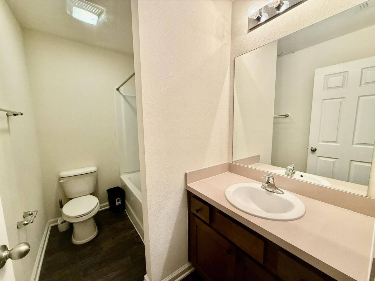 Townhouse for rent at 887 Capitol Parkway, Jacksonville, FL 32218