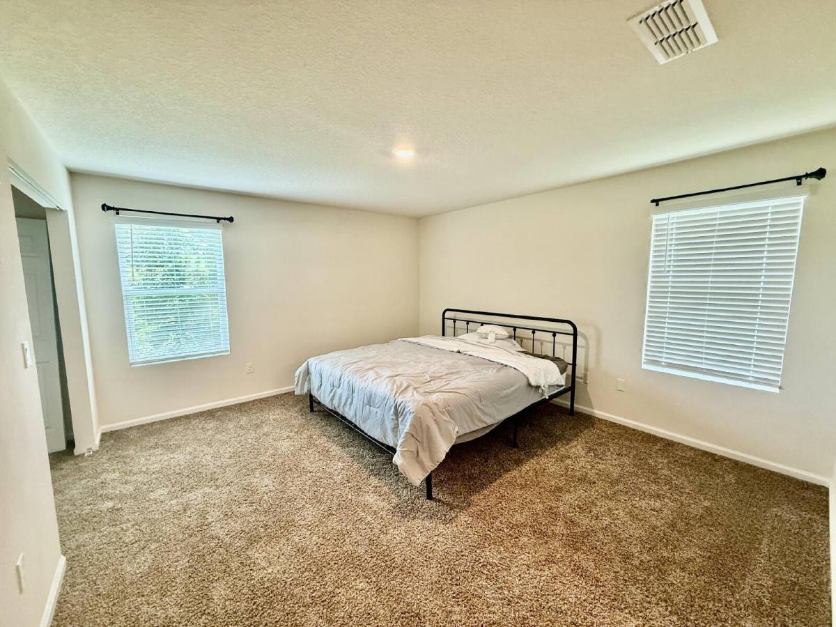 Townhouse for rent at 887 Capitol Parkway, Jacksonville, FL 32218