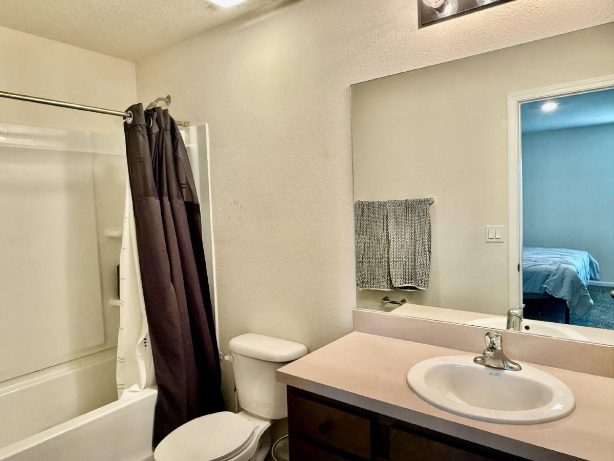 Townhouse for rent at 887 Capitol Parkway, Jacksonville, FL 32218