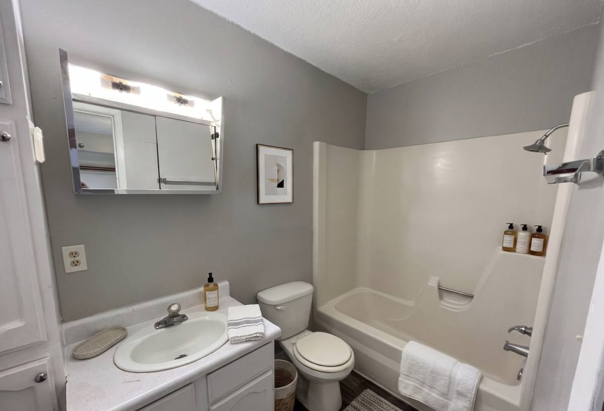 Apartment for rent at 130 Sherwood Court, Waterloo, IA 50701