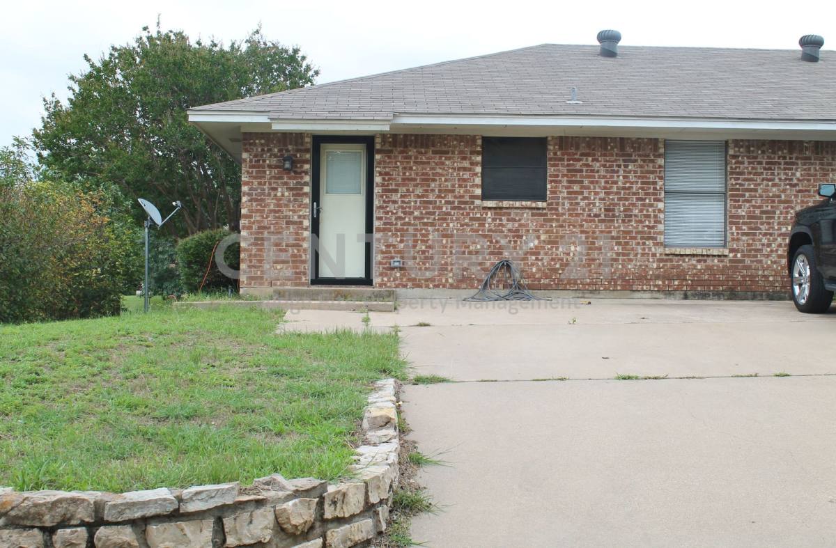 House for rent at 1104 Curtis Dr, Weatherford, TX 76086