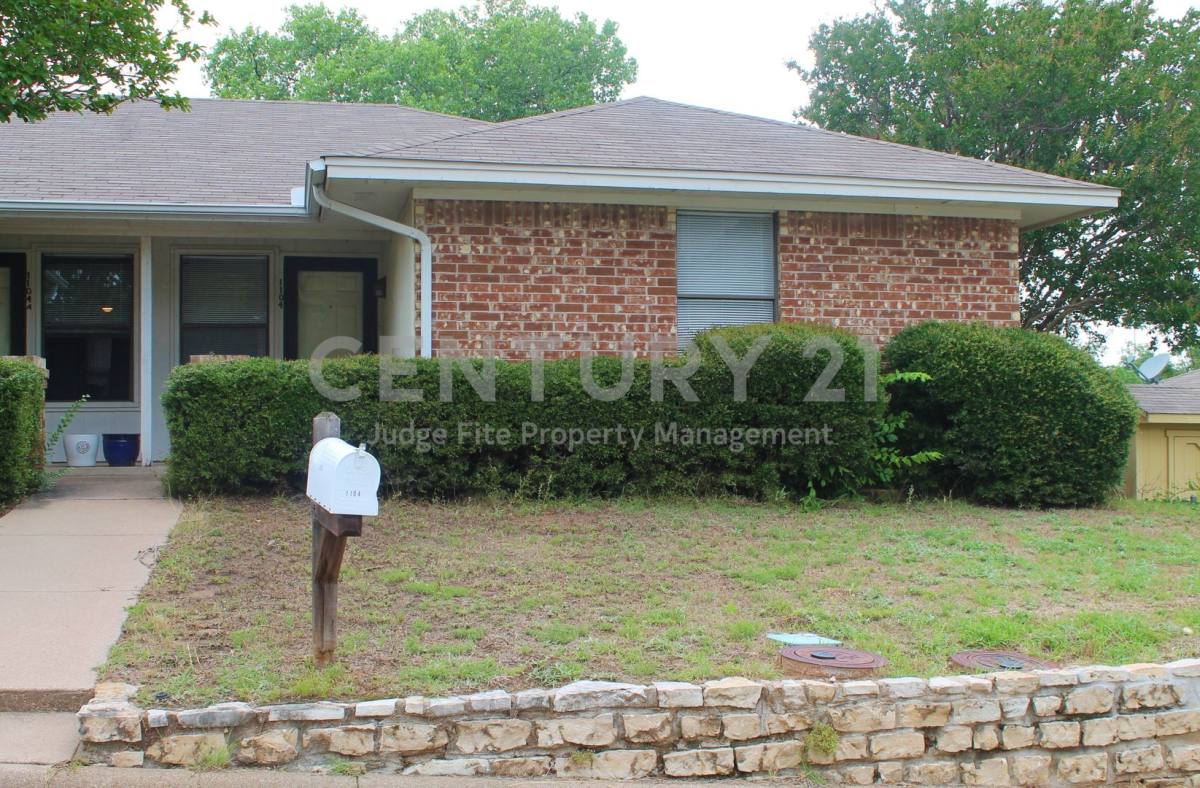 House for rent at 1104 Curtis Dr, Weatherford, TX 76086