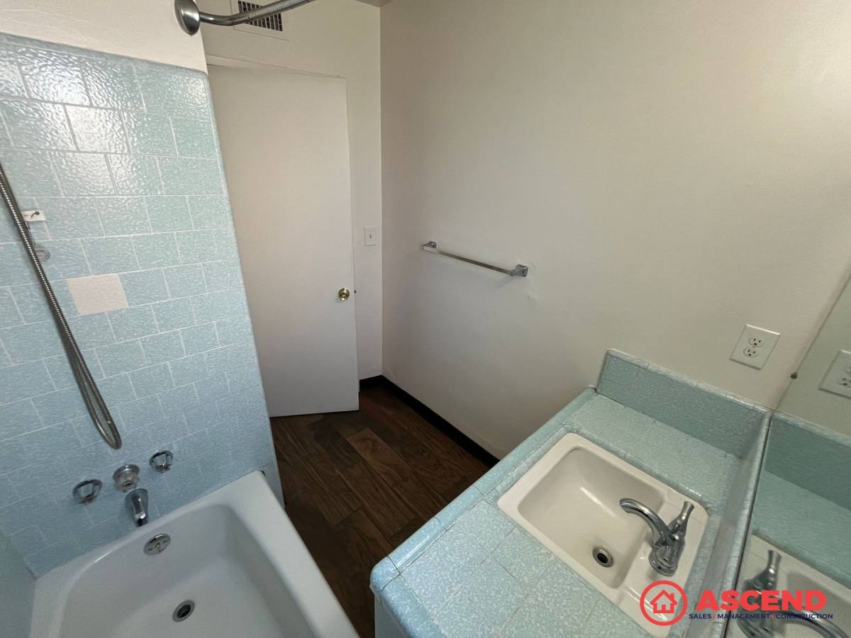 Apartment for rent at 1500-1504 Owens St, Bakersfield, CA 93305