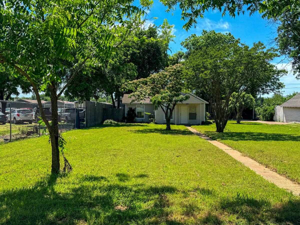 House for rent at 1705 N Robinson St, Cleburne, TX 76031