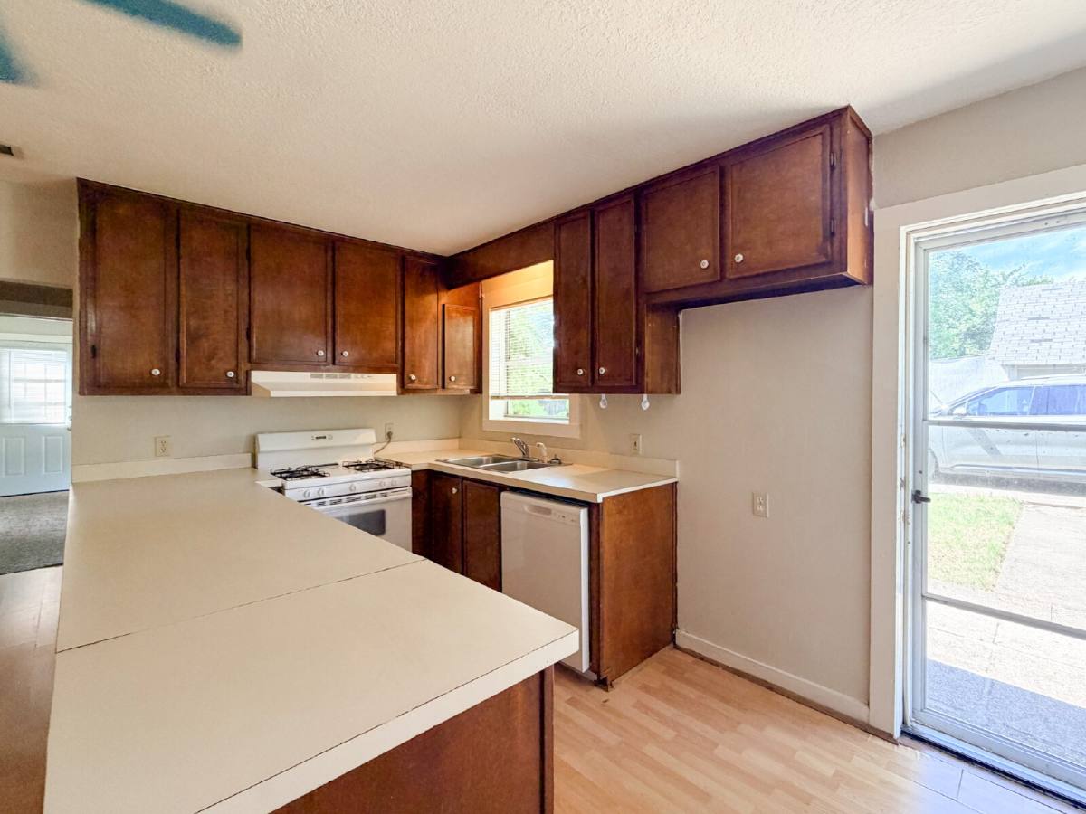House for rent at 1705 N Robinson St, Cleburne, TX 76031