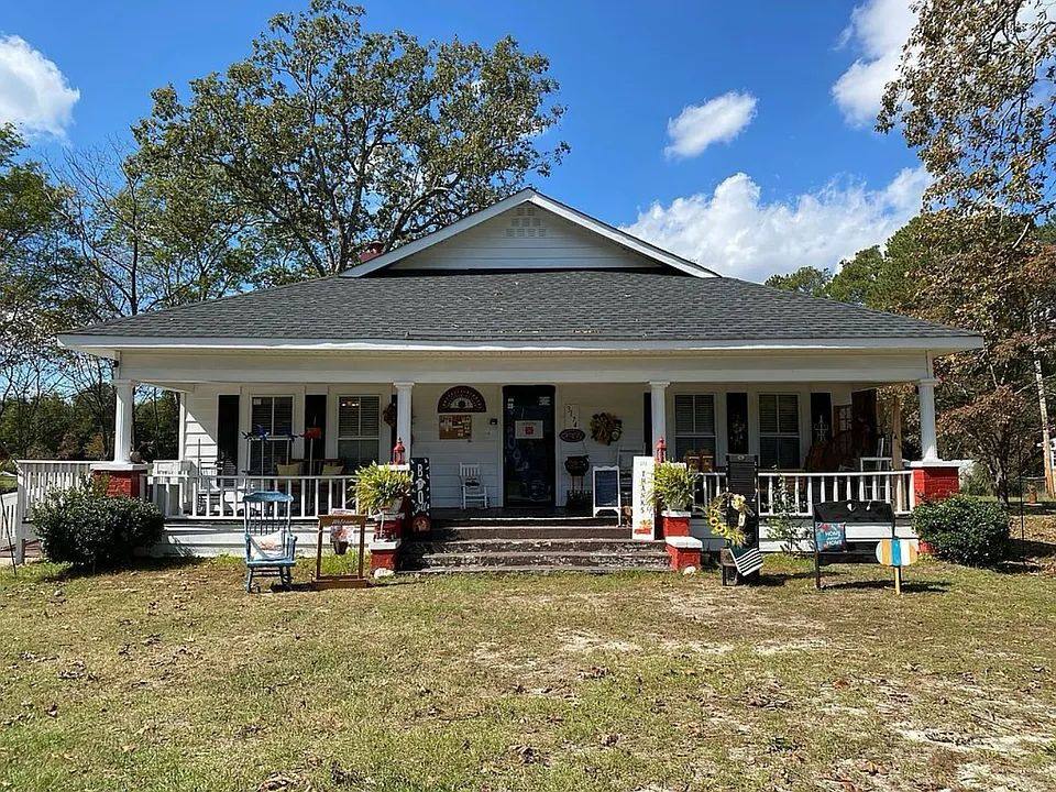 House for rent at 3174 Lindsay Rd, Raeford, NC 28376