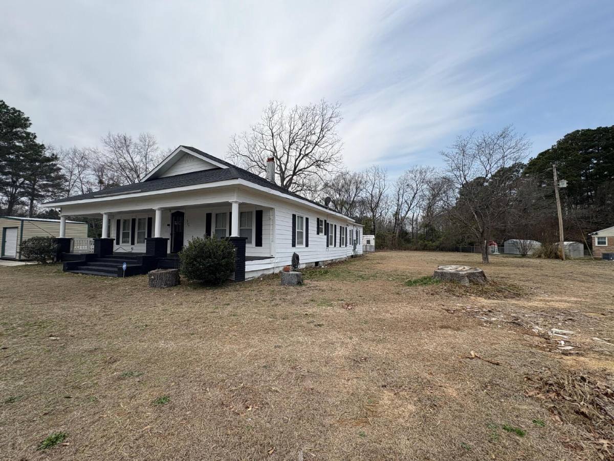 House for rent at 3174 Lindsay Rd, Raeford, NC 28376