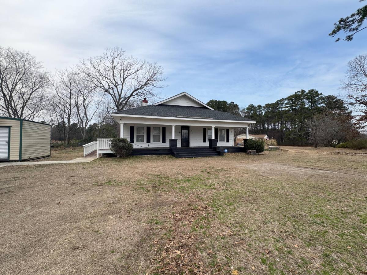 House for rent at 3174 Lindsay Rd, Raeford, NC 28376