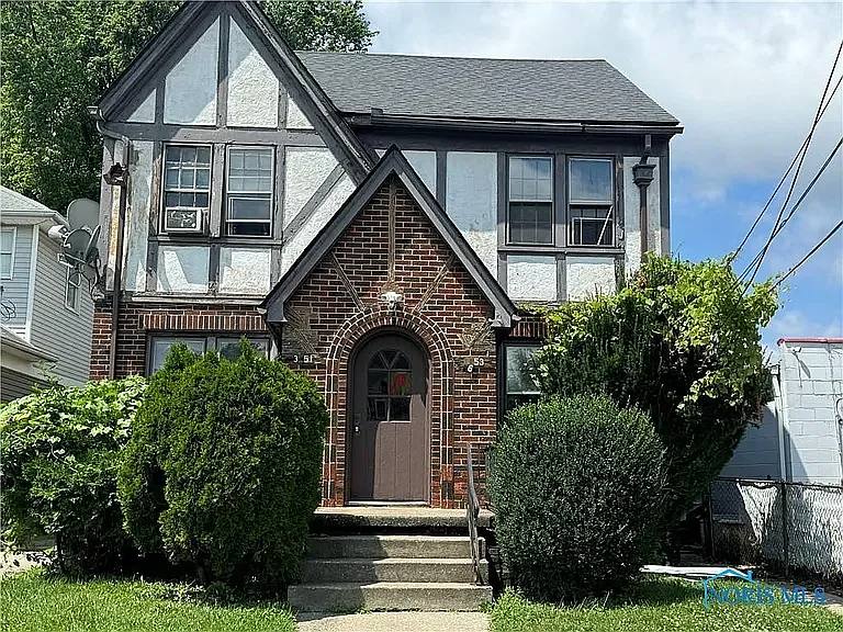 Apartment for rent at 3951 Hazelhurst Ave #1, Toledo, OH 43612