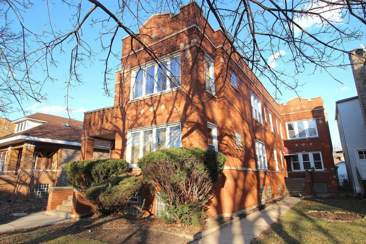 Apartment for rent at 3403 N Hamlin Ave #1, Chicago, IL 60618