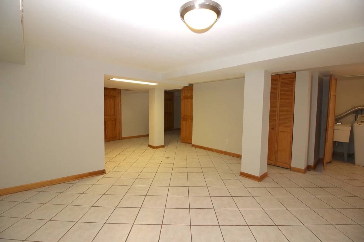 Apartment for rent at 3403 N Hamlin Ave #1, Chicago, IL 60618