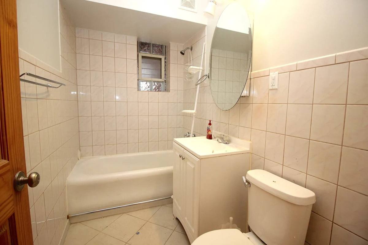 Apartment for rent at 3403 N Hamlin Ave #1, Chicago, IL 60618