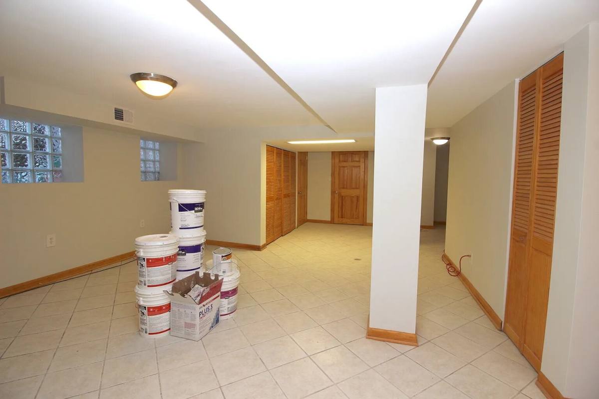 Apartment for rent at 3403 N Hamlin Ave #1, Chicago, IL 60618