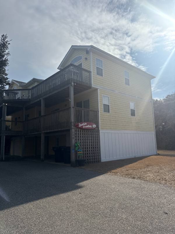 House for rent at 109 W Tateway St, Kitty Hawk, NC 27949