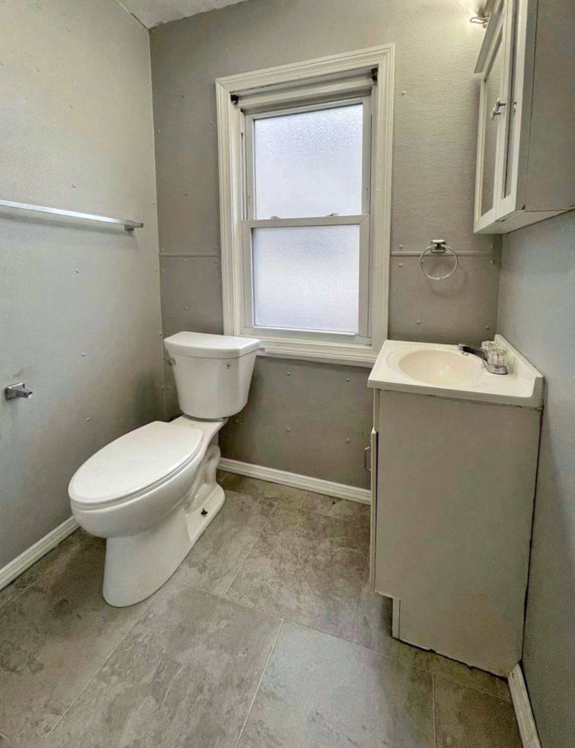 Apartment for rent at 27 Loring St, Springfield, MA 01108