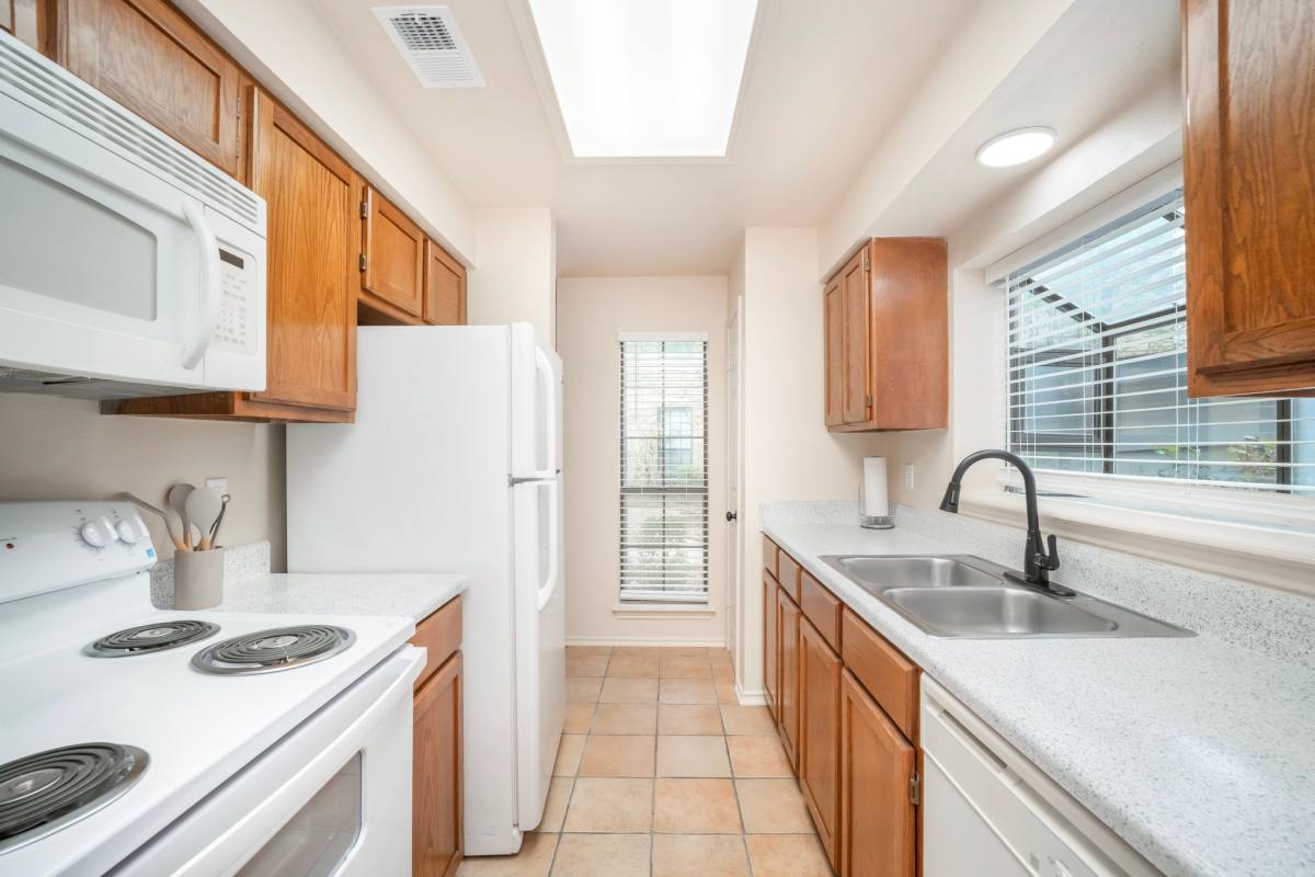 Apartment for rent at 11903 Parliament #211, San Antonio, TX 78216