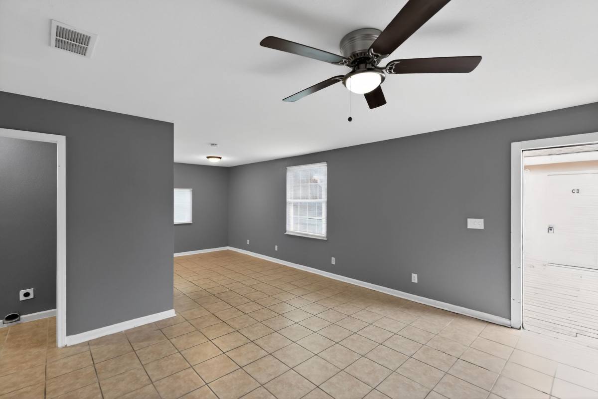 Apartment for rent at 1000 Transmitter Rd, Panama City, FL 32401