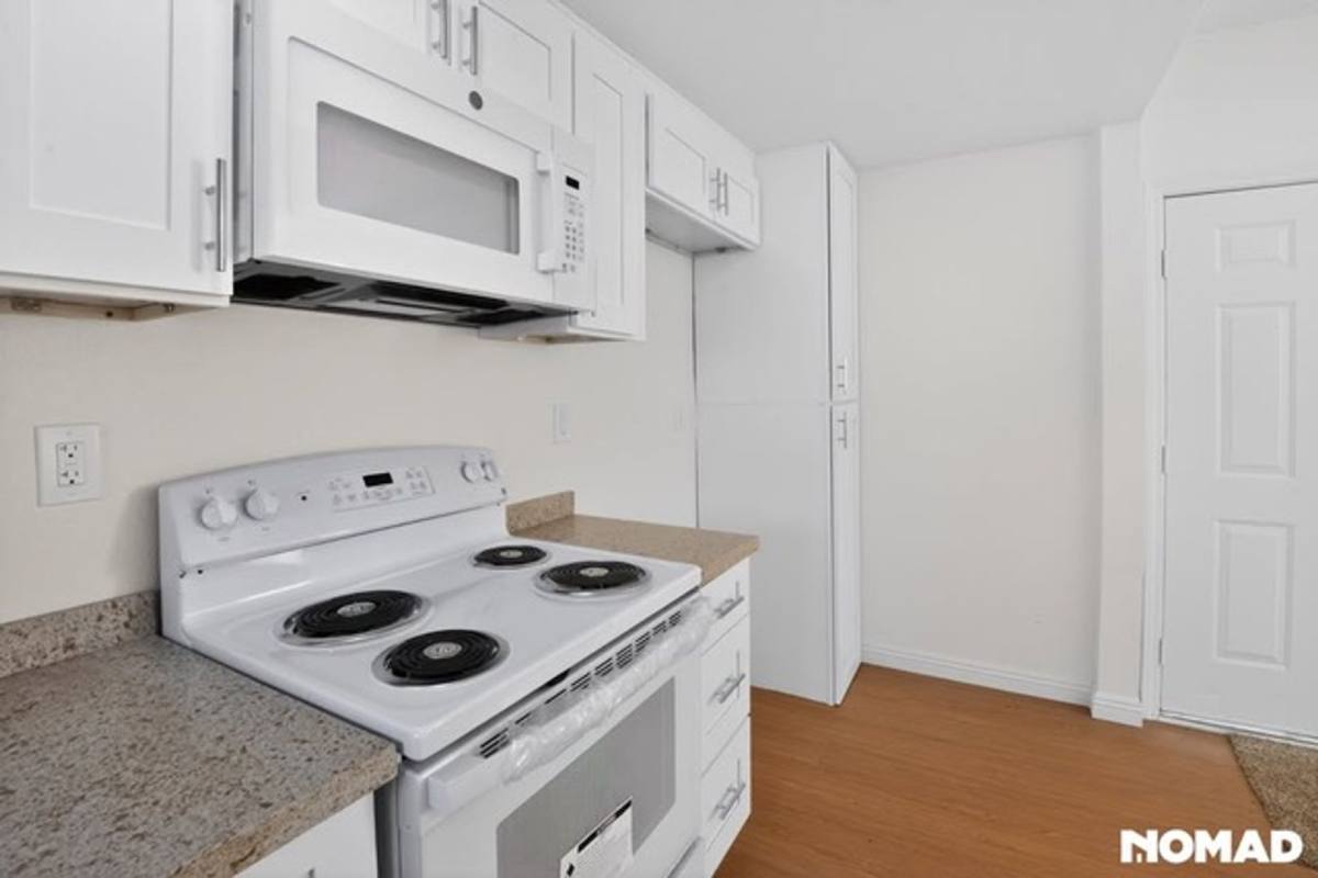 Apartment for rent at 2515 Madison St, Long Beach, CA 90810