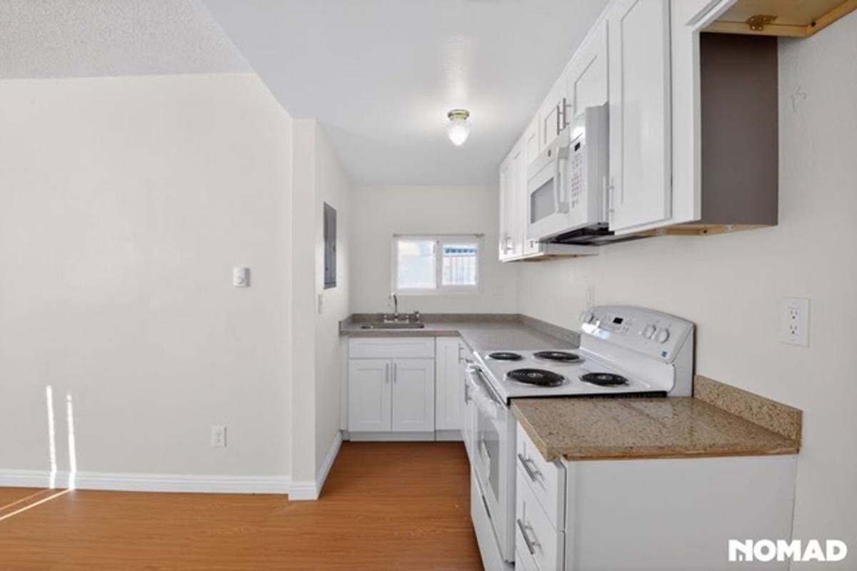 Apartment for rent at 2515 Madison St, Long Beach, CA 90810