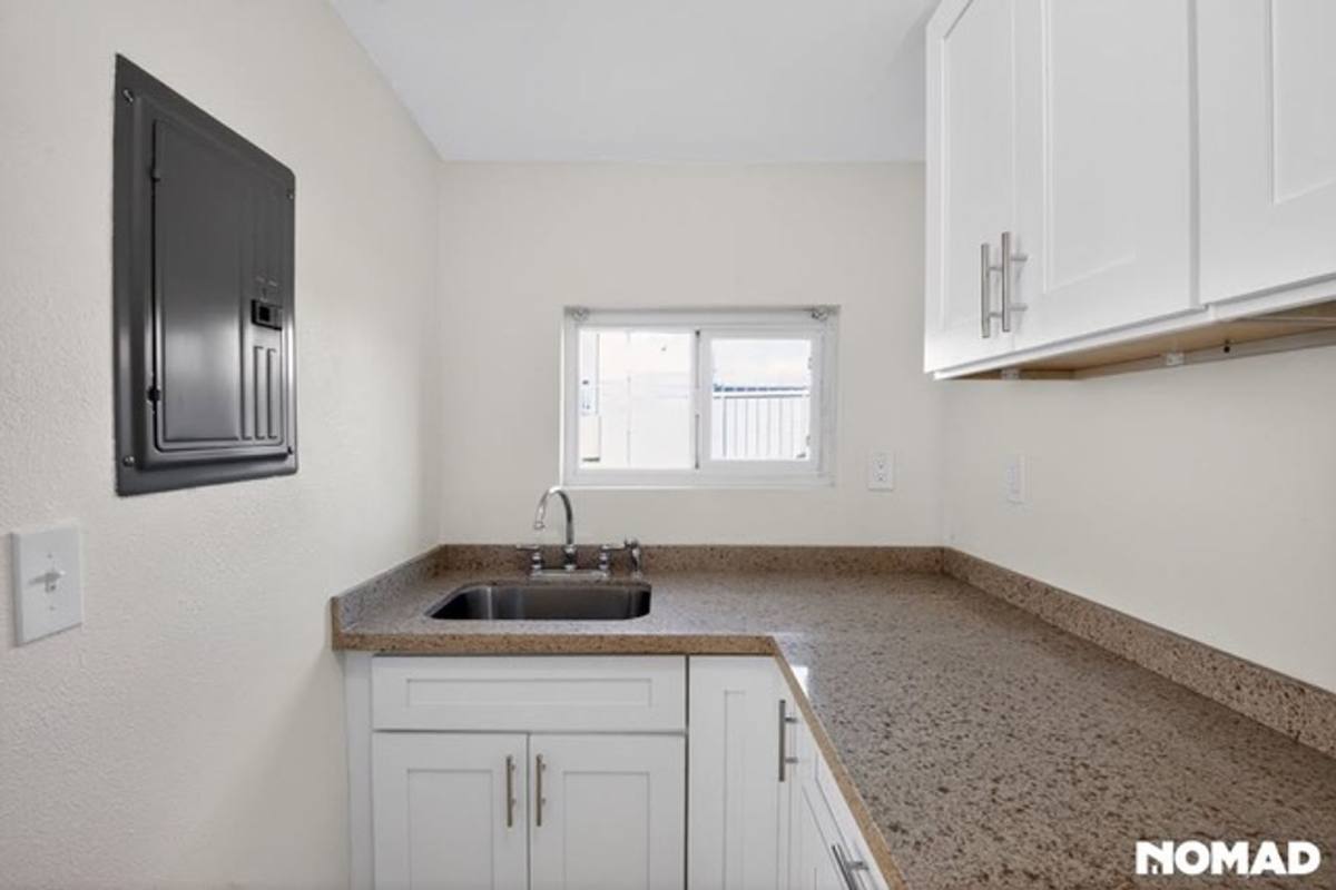 Apartment for rent at 2515 Madison St, Long Beach, CA 90810