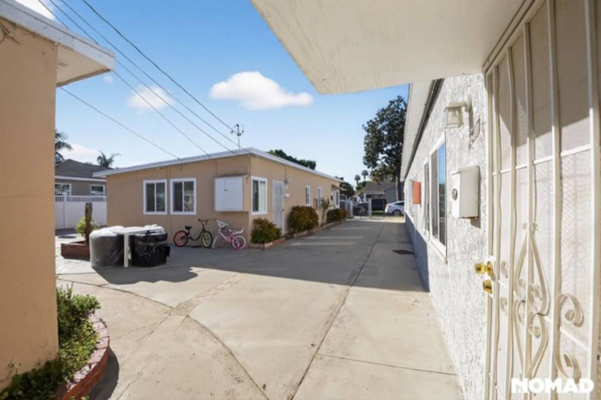 Apartment for rent at 2515 Madison St, Long Beach, CA 90810