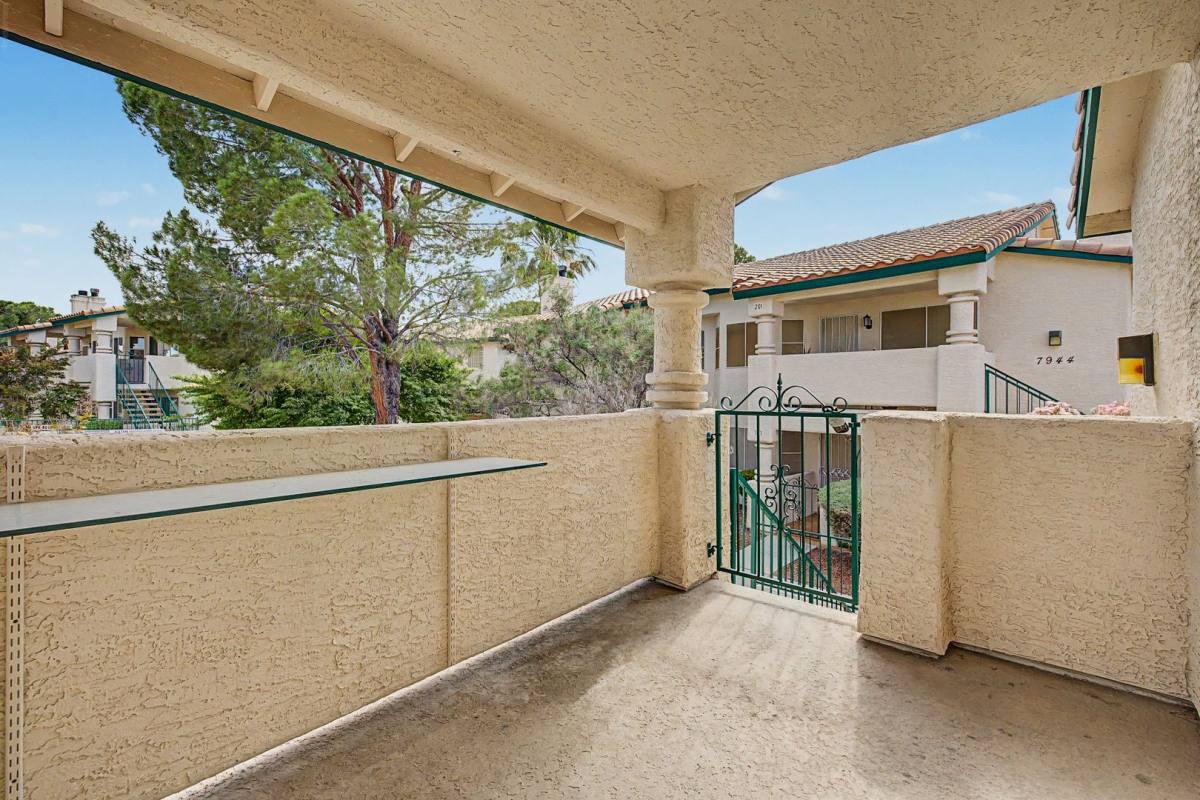 Condo for rent at 1513 Cedar Rock Lan, Las Vegas, NV 89128