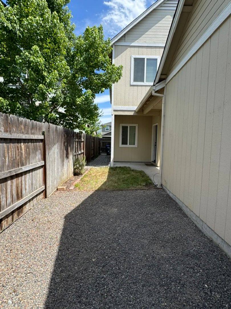 House for rent at 233 Wintersage Circle, Medford, OR 97504