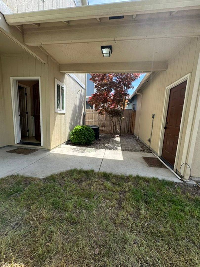 House for rent at 233 Wintersage Circle, Medford, OR 97504