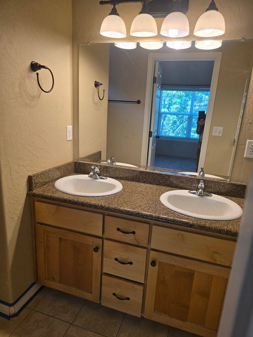 House for rent at 233 Wintersage Circle, Medford, OR 97504