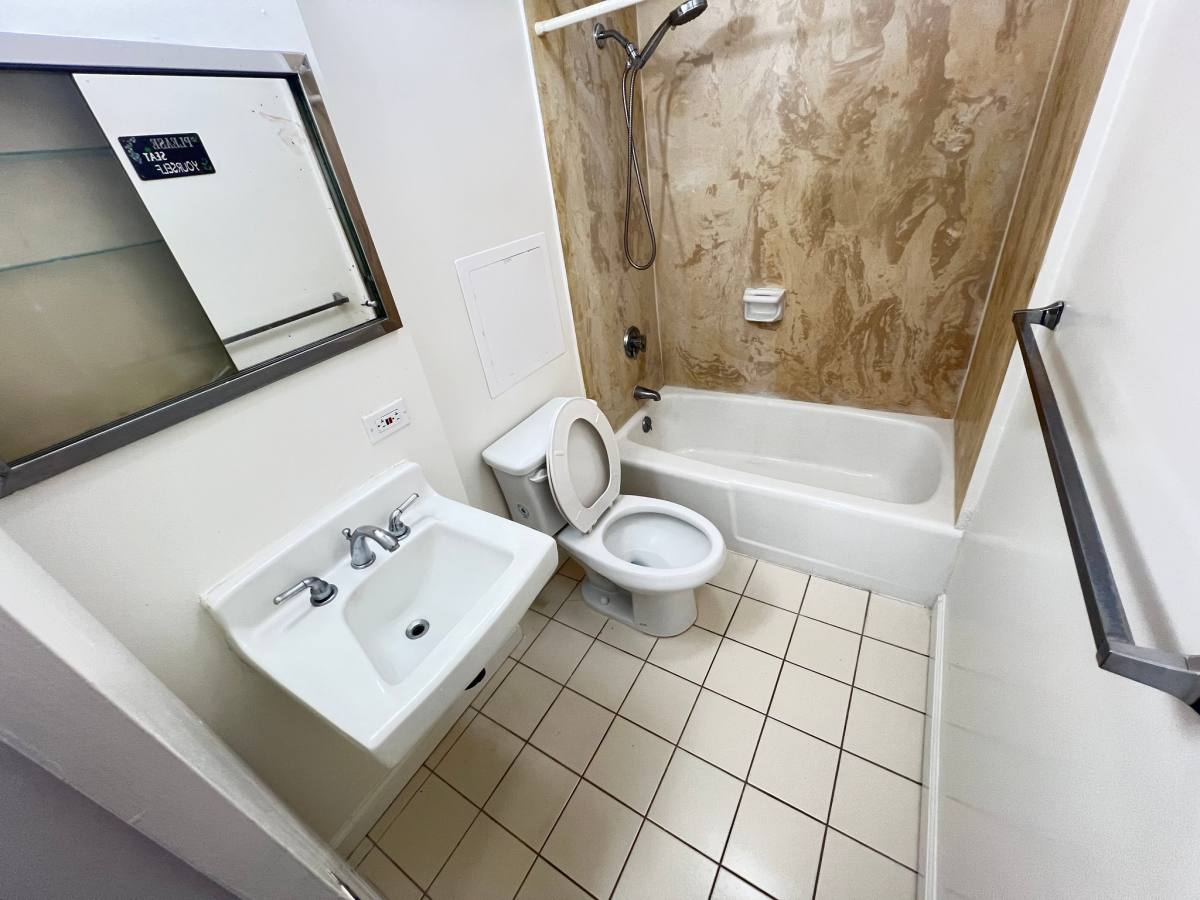 Apartment for rent at 1717 Ala Wai Blvd #407, Honolulu, HI 96815