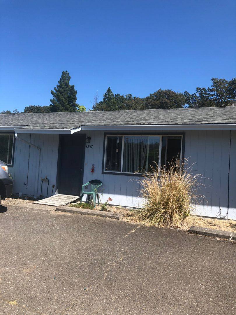 Apartment for rent at 3259 Johnson St, Roseburg, OR 97470