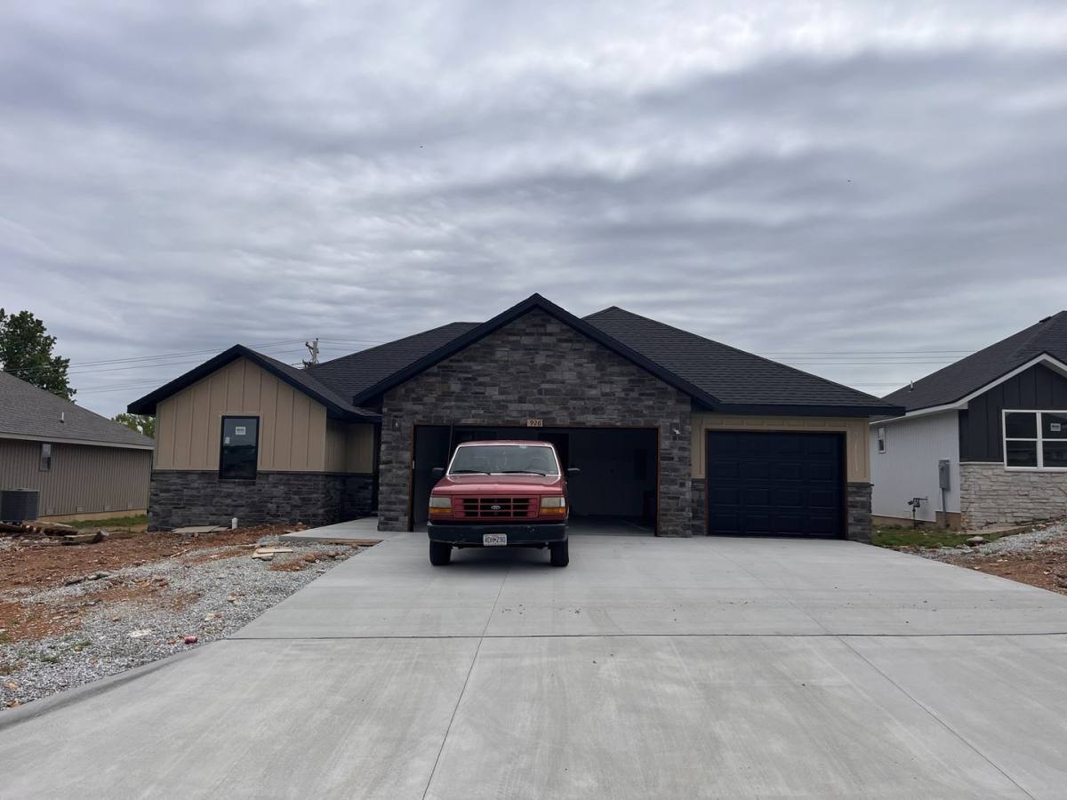 House for rent at 926 S Pindall Lane, Nixa, MO 65714