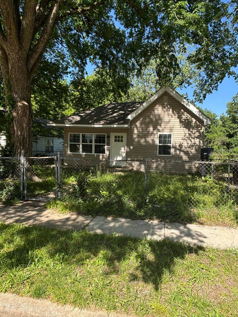 House for rent at 2027 N Weller, Springfield, MO 65803