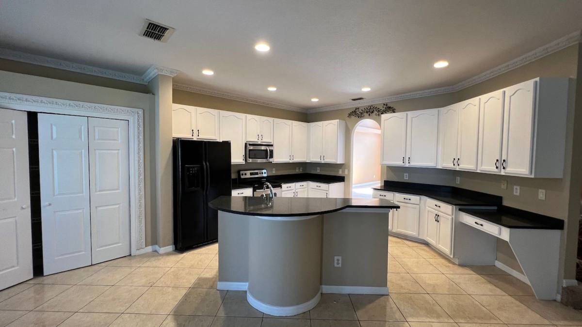 House for rent at 6529 Lake Pembroke Place, Orlando, FL 32829
