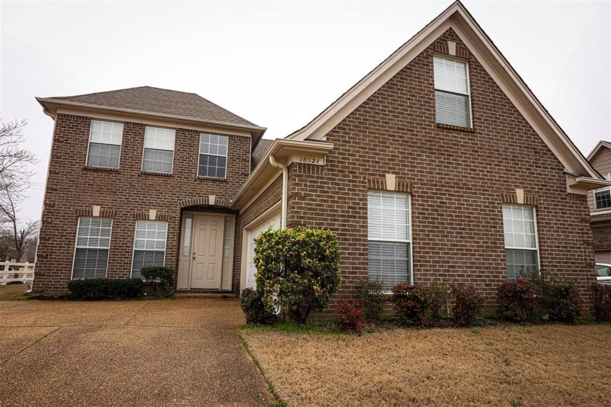 House for rent at 10521 S Ashglen Circle, Collierville, TN 38017