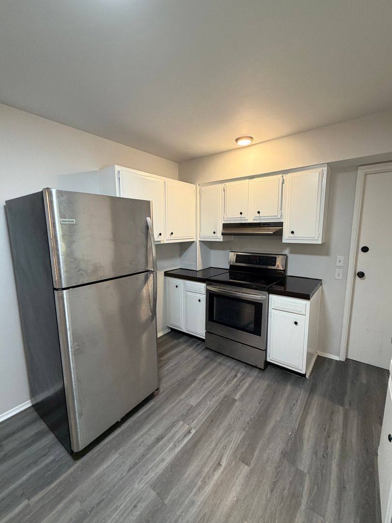 Apartment for rent at 136 - 138 S Berkley St, Kalamazoo, MI 49006