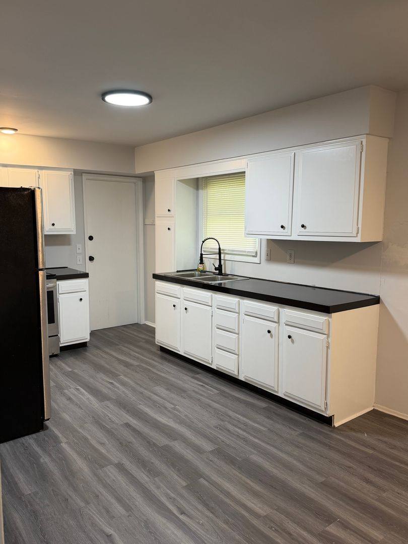 Apartment for rent at 136 - 138 S Berkley St, Kalamazoo, MI 49006