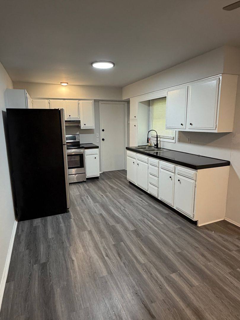 Apartment for rent at 136 - 138 S Berkley St, Kalamazoo, MI 49006