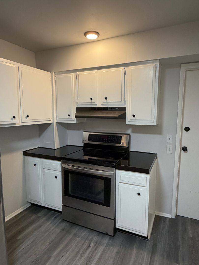 Apartment for rent at 136 - 138 S Berkley St, Kalamazoo, MI 49006