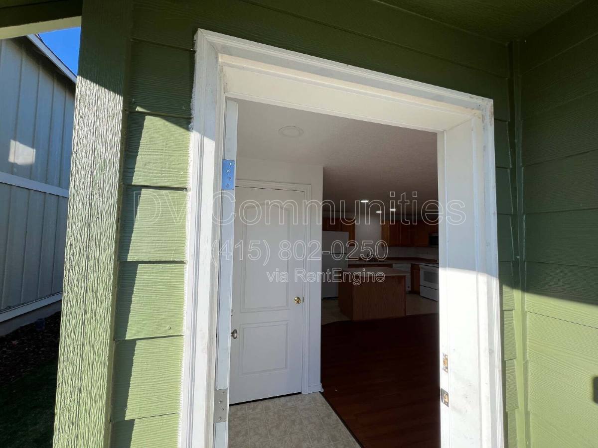 Apartment for rent at 2521 NW Cedar Ave #1, Redmond, OR 97756