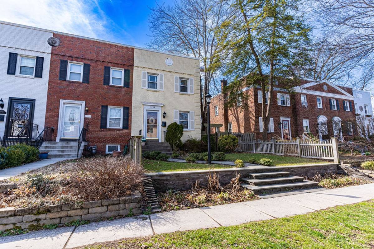 Townhouse for rent at 1206 Colonial Ave, Alexandria, VA 22314