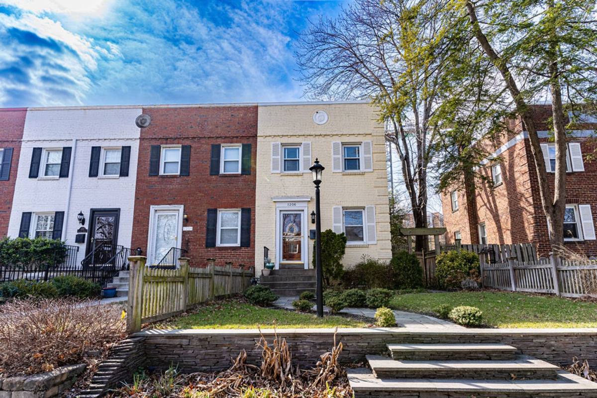 Townhouse for rent at 1206 Colonial Ave, Alexandria, VA 22314